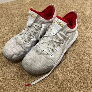 Nike LeBron 16 Low 'Draft Night'